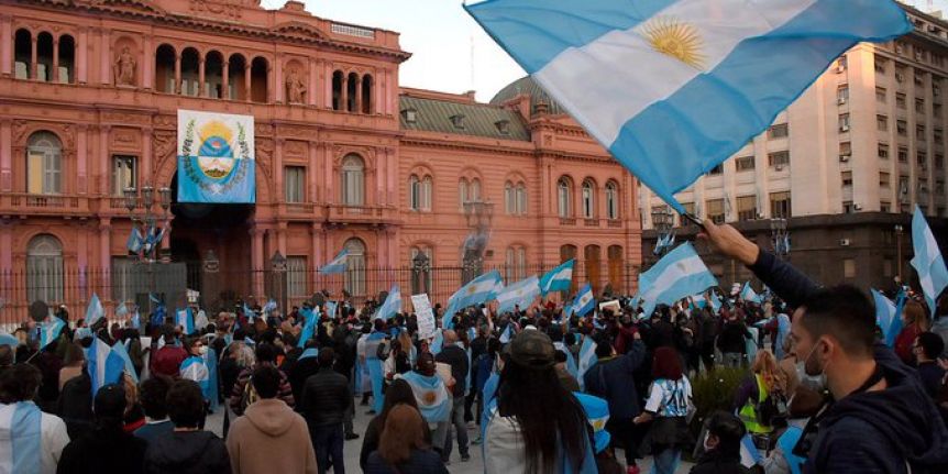 La oposición se movilizó contra los vacunados VIP