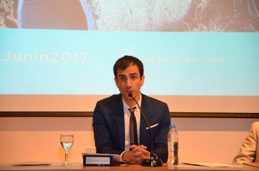 Intendente debió posponer apertura de sesiones por un paro de municipales