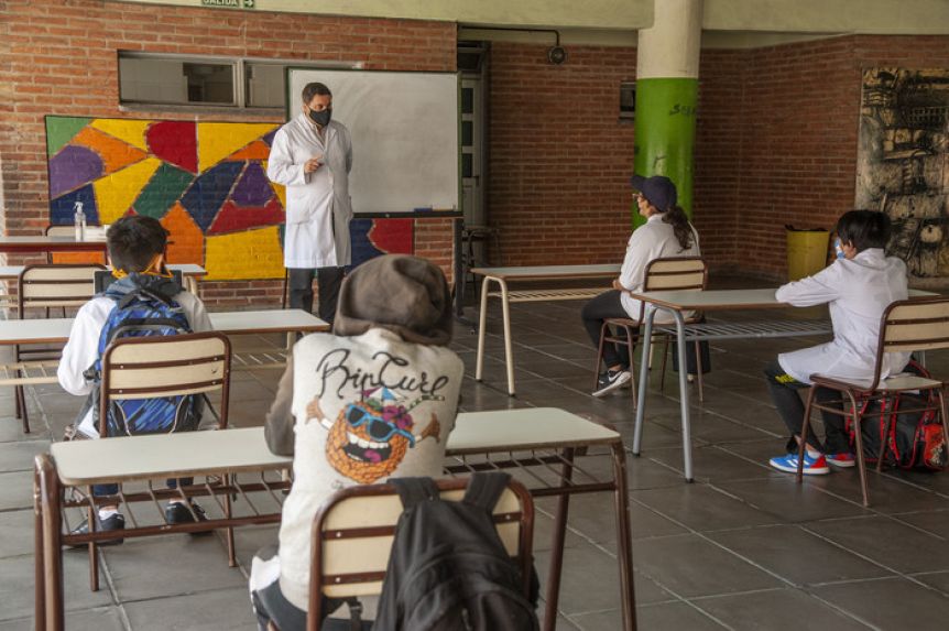 Más casos e incumplimientos ponen en peligro la continuidad en la presencialidad