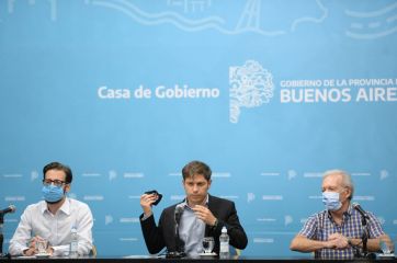 Duras críticas y balance territorial en la firma de convenios para la construcción de viviendas
