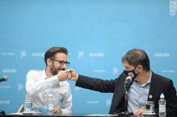 Duras críticas y balance territorial en la firma de convenios para la construcción de viviendas