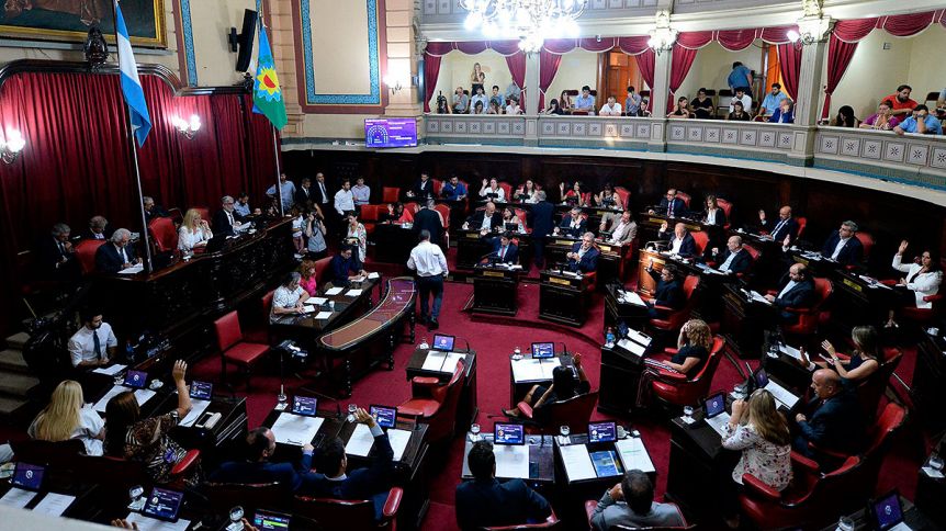 Radicales reeditan en la Legislatura un decreto del gobierno de Macri