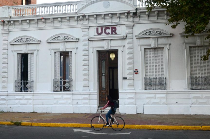 Inminente cónclave radical agita la polémica interna del último domingo