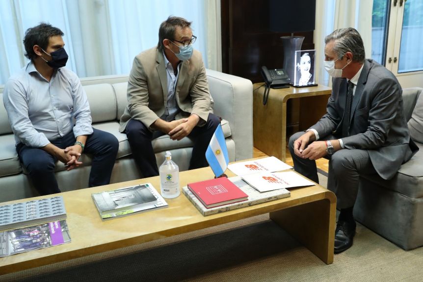 Cerró con MM, reabre con AF y en Provincia celebran: