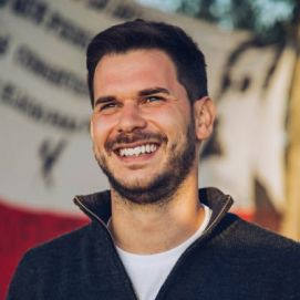 Manuel Cisneros: 