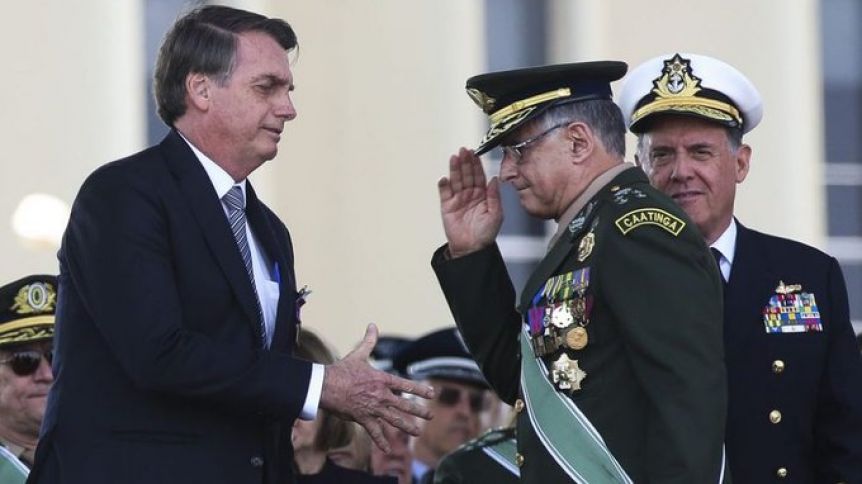 Brasil: tres comandantes de las Fuerzas Armadas se suman a la ola de renuncias