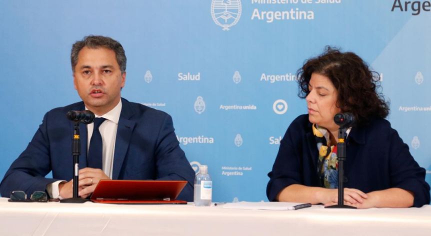 Revuelo en redes por la vacunación a Duhalde y la llamativa respuesta de Vizzotti