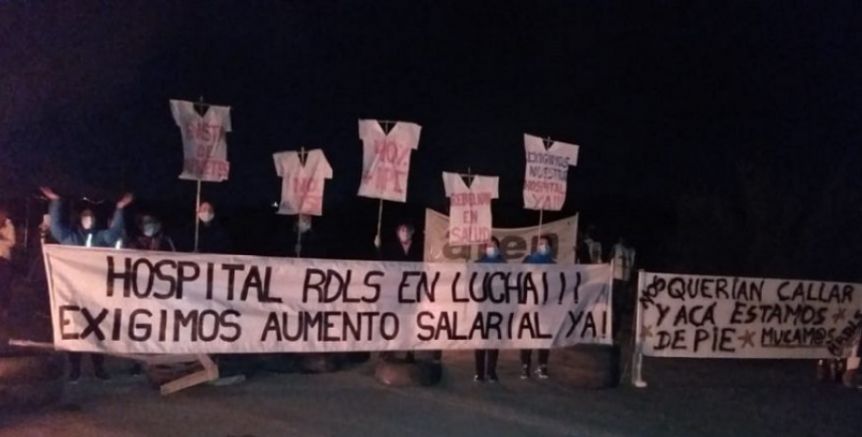 Sube la tensión en Neuquén: el personal de Salud bloquea la ruta del petróleo