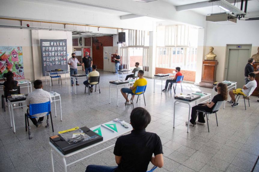 Tras los anuncios en Nación y Provincia, no cesan los pedidos de suspender la presencialidad