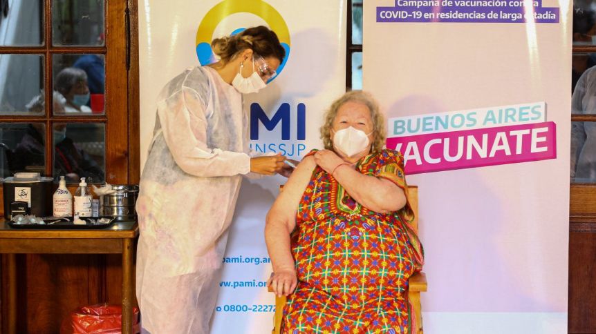 Provincia realizó una convocatoria para que adultos mayores con turno vencido puedan vacunarse