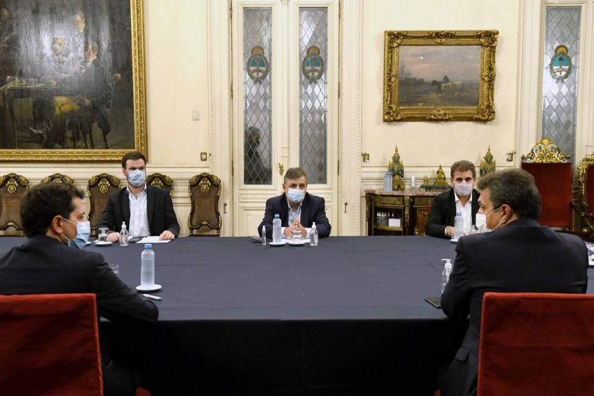 Oficialismo y oposición acordaron trabajar en un borrador para postergar las elecciones