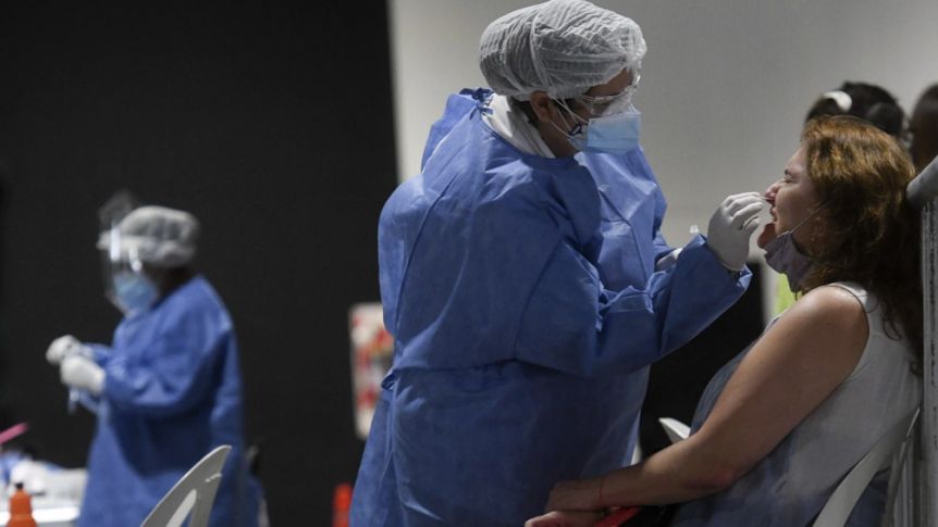 Con 27 mil casos diarios, Argentina alcanzó un nuevo récord de contagios