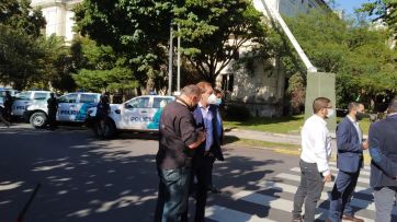 Antes de anunciar las nuevas medidas, Kicillof estuvo con Garro y Berni en la entrega de patrulleros