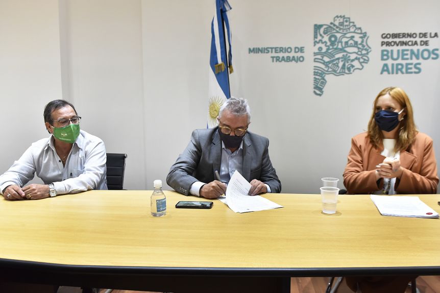 Zamora y Ruiz Malec firmaron el primer convenio Colectivo de Trabajo para empleados municipales