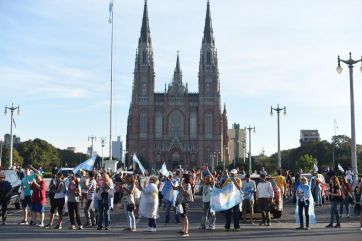 Nuevas marchas opositoras: esta vez, por restricciones y suspensión de clases