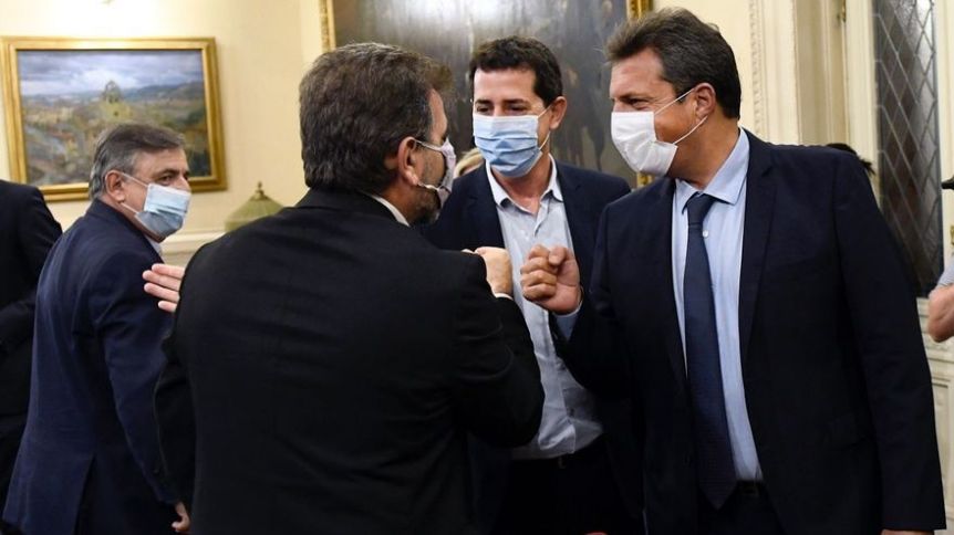 Oficialismo y oposición llegaron a un acuerdo para postergar las elecciones