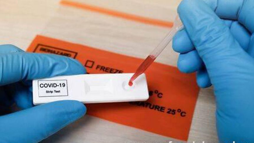 Detienen a bioquímicas por emitir falsos certificados de testeos