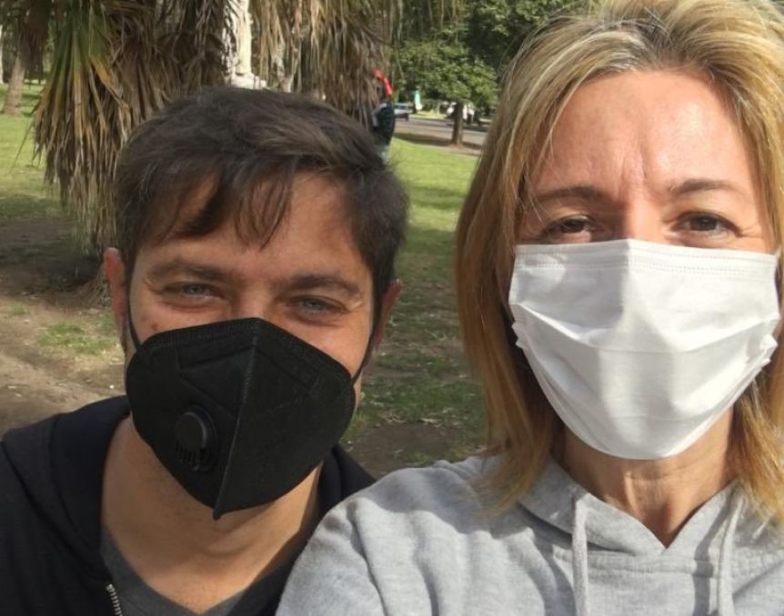 Otra vez, Kicillof relajado, de paseo por La Plata