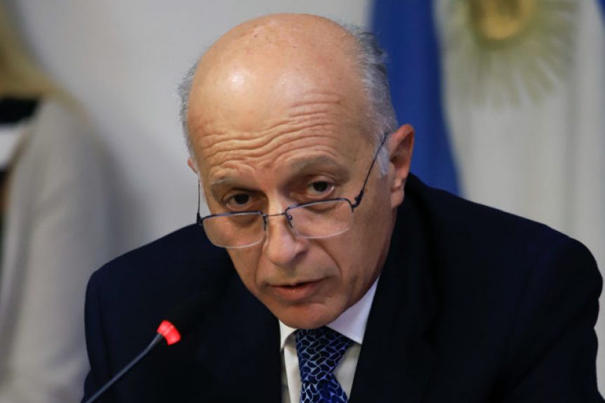 Se complica el frente judicial: el Procurador General en contra del DNU de Fernández