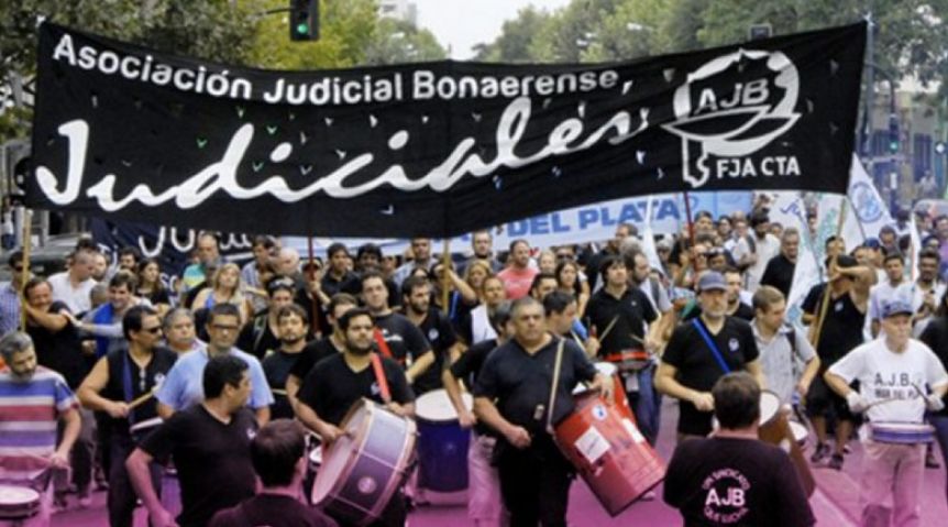 Retención de tareas de judiciales bonaerenses, en rechazo a la no disminución de la presencialidad