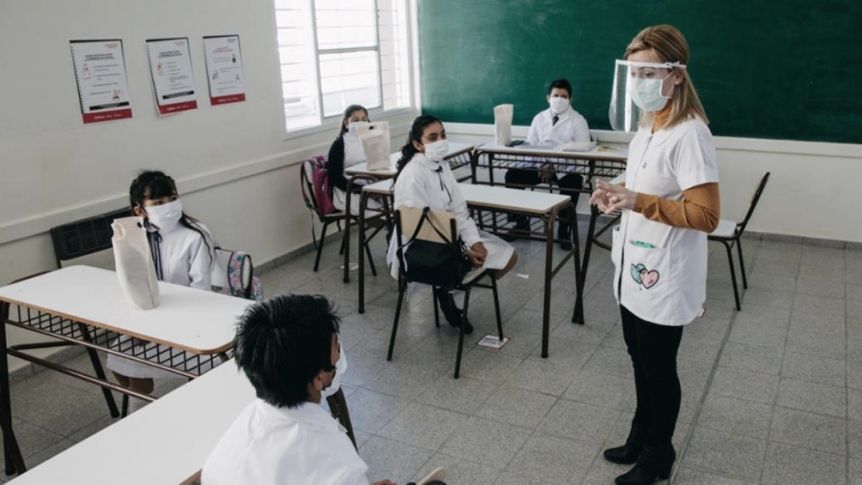 Lo peor quedó atrás: intendente peronista pide a Kicillof volver a las clases presenciales