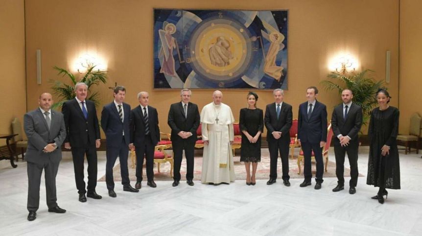 Alberto Fernández y el Papa Francisco, mano a mano: foto y charla de más de media hora