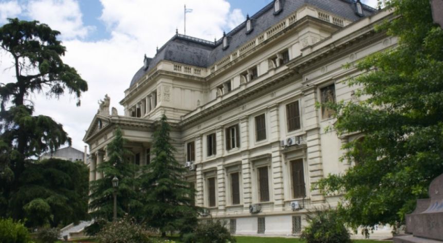 Compra de vacunas y acuerdo con la oposición: qué se pone en juego en la negociación