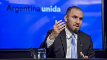 Alberto volvió enojado, tomó una medida unilateral y sacudió la interna del palacio 
