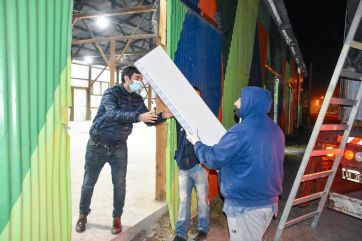 De Brasil a Castelli: llegaron containers con materiales para la construcción de viviendas