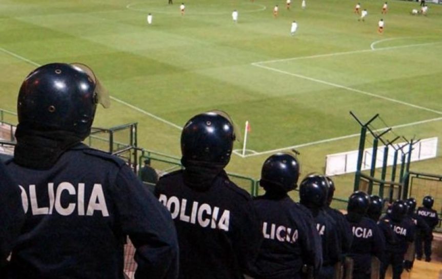 Restricciones: tras la amenaza de Berni de sacar la Policía, Nación suspendió el fútbol