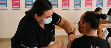 Un alivio en el peor momento: desde Salud afirman que bajó la tasa de letalidad