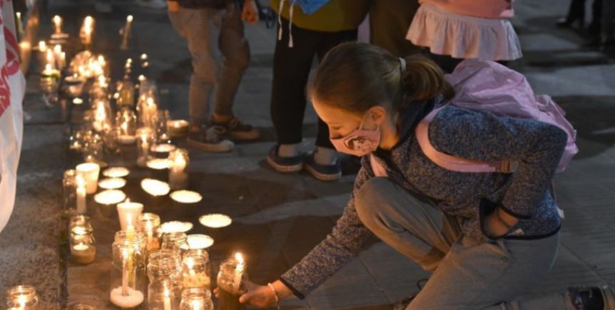 Después de los pasacalles, vuelven las velas a Gobernación