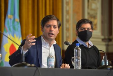 Polémica y debate por las casas de Axel
