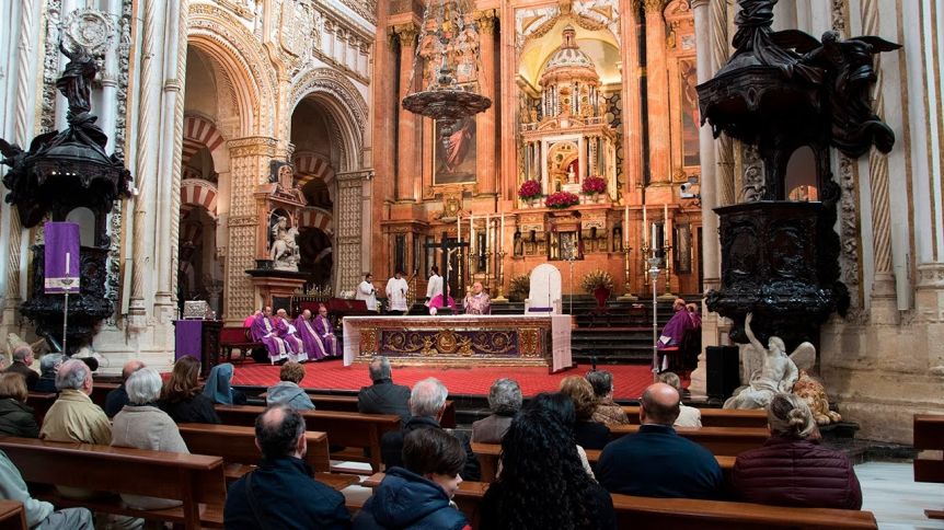 Oficial: habilitan eventos religiosos en lugares cerrados, con un aforo del 30 por ciento