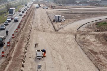 Espinoza celebró el avance de la obra sobre la Autopista Presidente Perón