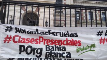 Tras las velas, llegan las cartas a la puerta de Gobernación con pedidos a Kicillof