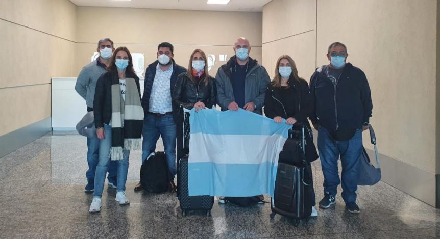 Dirigentes bonaerenses en una delegación que fue a comprar vacunas a Dubai