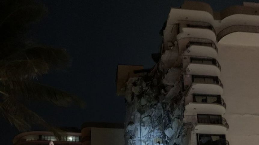 Rescatistas trabajan intensamente tras derrumbe de un edificio de Miami