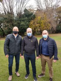 Foto de Santilli con intendentes y La Territorial y contraataque macrista