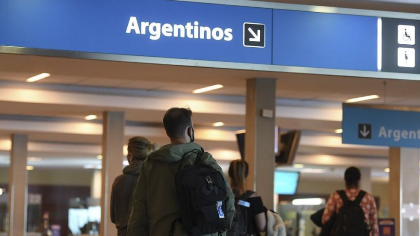 Rige la extensión de las restricciones y el cupo de ingreso al país