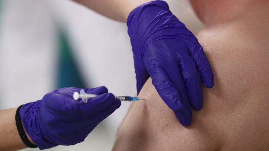 Fueron citados para la primera dosis de Sinopharm y les aplicaron la segunda dosis de AstraZeneca