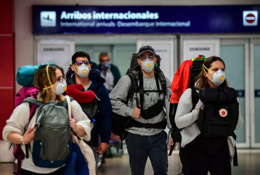 Denuncia penal para un turista con variante Delta que violó la cuarentena
