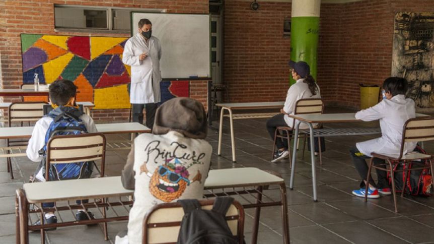 Así está el sistema de fases: cuáles son los 22 distritos que siguen sin volver a las aulas
