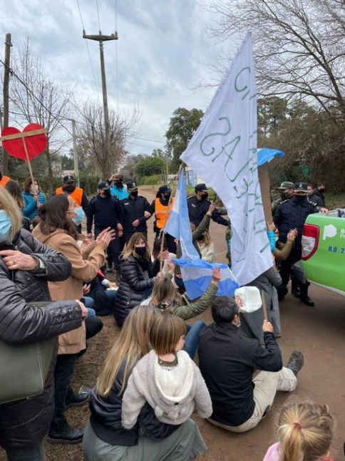 Padres Organizados escracharon a Kicillof en Lincoln