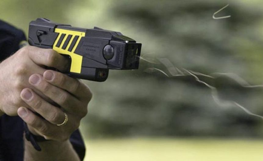 Berni volvió a poner sobre la mesa el debate por las pistolas taser