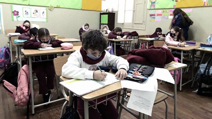 La Provincia confirma que evalúa recuperar contenidos escolares los sábados