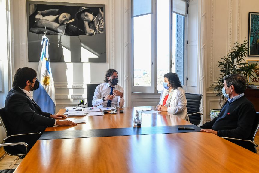 Salud habilitó la combinación de Sputnik V con Moderna y AstraZeneca para completar esquemas