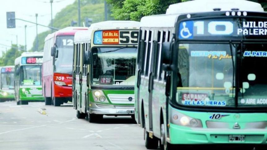 Desde hoy se amplía la capacidad permitida en colectivos y trenes en el AMBA