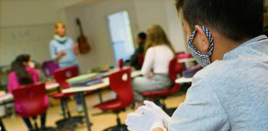 La oposición pide habilitar la plena presencialidad escolar en distritos con pocos contagios