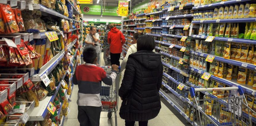 Una familia tipo necesitó en julio más de 67.577 pesos para no estar en la pobreza